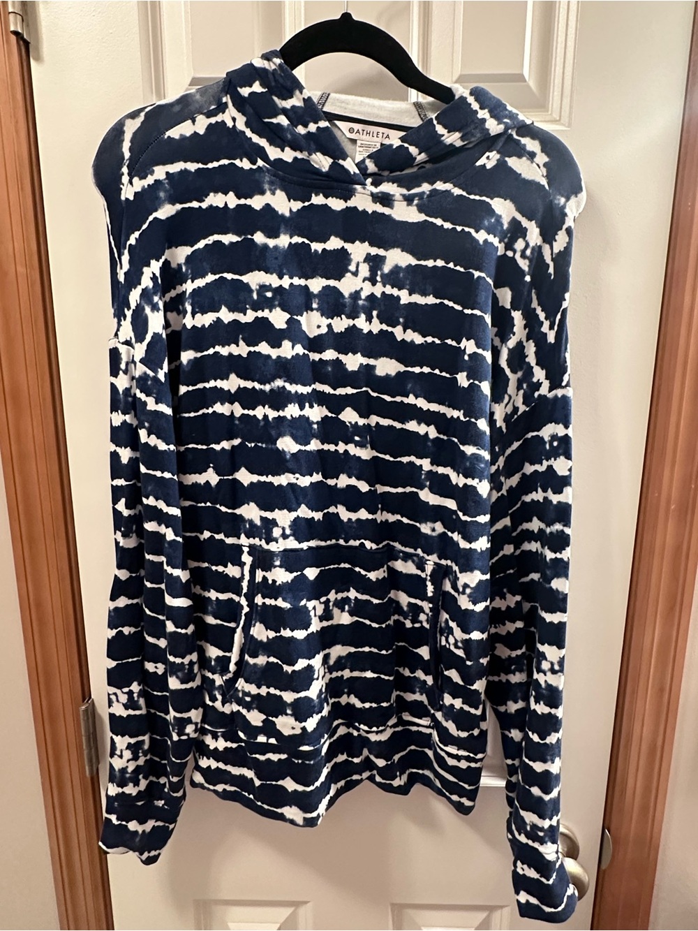 Athleta women’s Navy and White Tie-Dye Hoodie Sweatshirt small tall